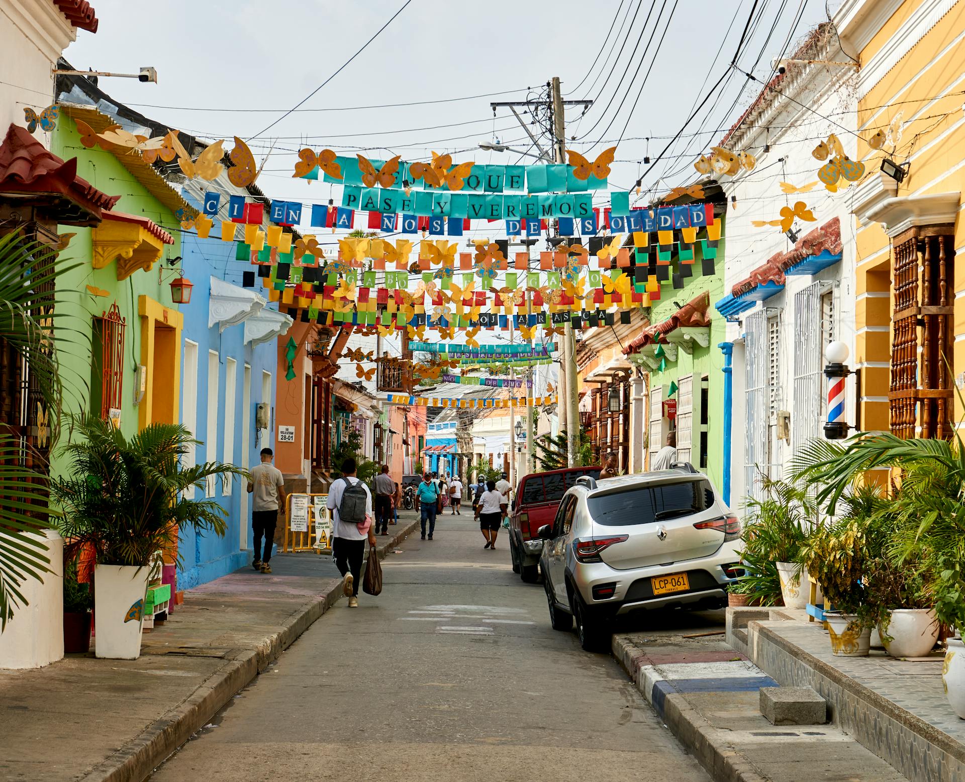 Vibrant hidden courtyard in Getsemani